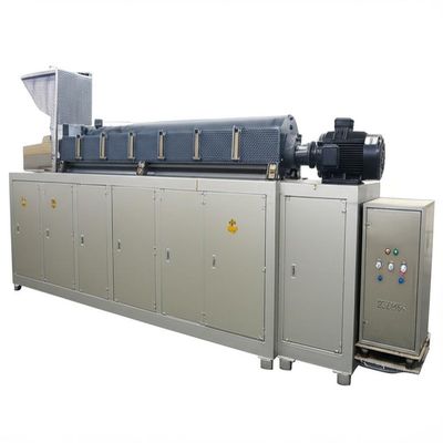 Macchina per mangimi galleggianti per pesci su larga scala trifase nello stabilimento Saibainuo